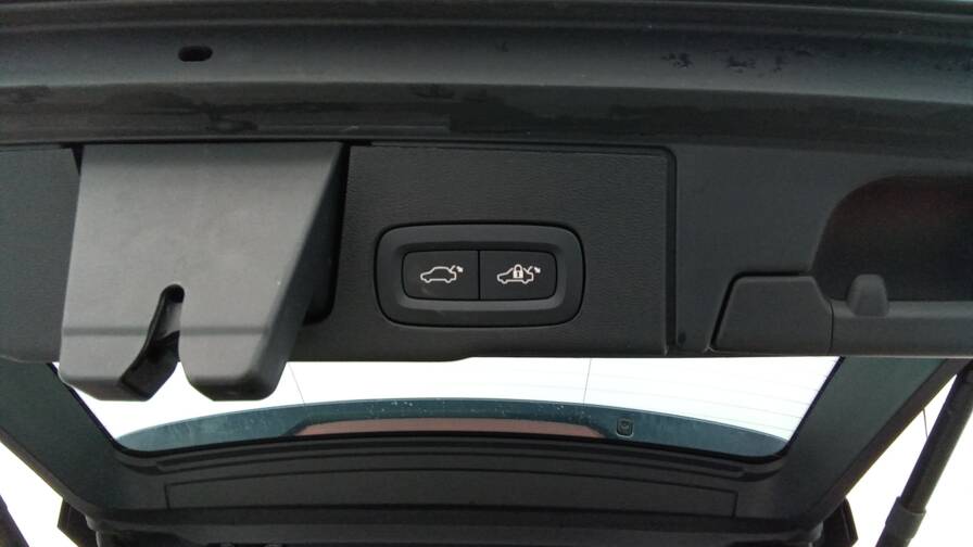 Mandataire Automobile occasion, recherche de Volvo Xc60-t6-recharge-awd-253-plus-87-geartronic-8-start-plus-cuir-plus-toit - E-Motors