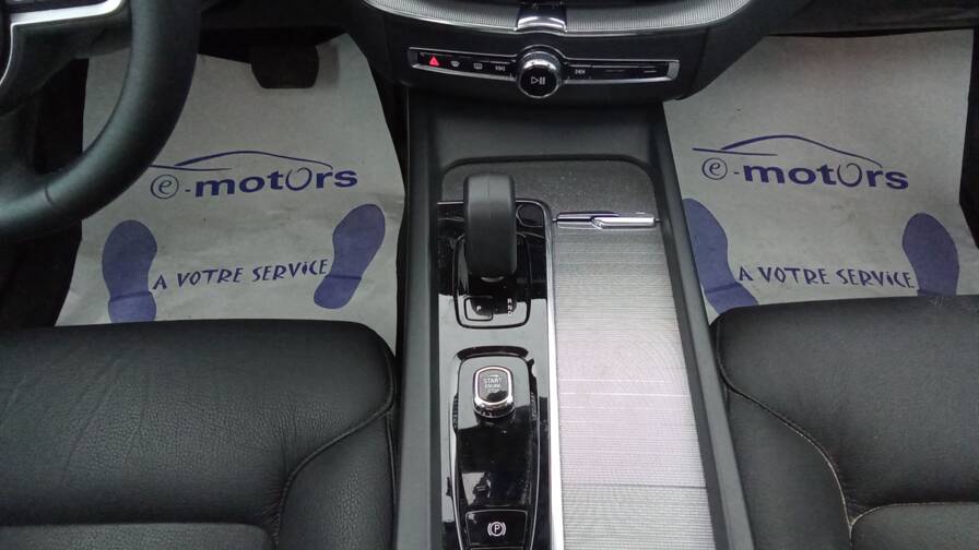 Mandataire Automobile occasion, recherche de Volvo Xc60-t6-recharge-awd-253-plus-87-geartronic-8-start-plus-cuir-plus-toit - E-Motors