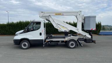 IVECO DAILY CHASSIS DBLE CABINE GAZ Daily 35S14H 3450 2.3 136ch Nacelle Palfinger P200A-R
