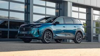 PEUGEOT 5008 5008 Hybrid 145 e-DCS6 GT +Toit ouvrant +Pack 360° +Pack Hiver