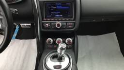 AUDI R8 R8 Spyder V10 5.2 FSI 525 Quattro R-Tronic2 portes VP Essence sans plomb082010 - 092012