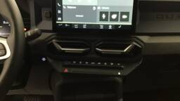 DACIA DUSTER Duster Hybrid 140 Journey5 portes VP Essence Courant électrique032024 - En cours