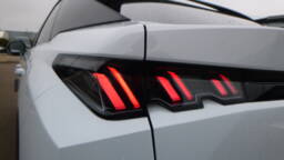 PEUGEOT 3008 3008 Hybrid 145 e-DCS6 Allure +Pack Panoramic Navigation