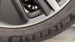 PEUGEOT 3008 3008 Hybrid 180 e-EAT8 Allure Pack