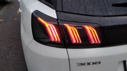 PEUGEOT 3008 3008 Hybrid 225 e-EAT8 - Allure Pack + Pack CIty 2