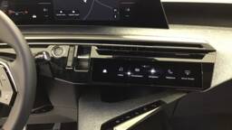 PEUGEOT 3008 3008 Hybrid 145 e-DCS6 Business5 portes VP Essence sans plomb072025