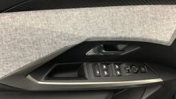 PEUGEOT 3008 3008 Hybrid 145 e-DCS6 Business5 portes VP Essence sans plomb072025