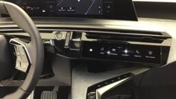 PEUGEOT 3008 3008 Hybrid 145 e-DCS6 Business5 portes VP Essence sans plomb072025