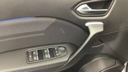 RENAULT CAPTUR 4 Captur E-Tech full hybrid 145 ch esprit Alpine5 portes VP Essence Courant électrique042024 - 052025