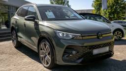 VOLKSWAGEN TIGUAN Tiguan TDI 150 DSG7 R-Line +Pack IQ.DRIVE Premium +Toit ouvrant panoramique +Jantes 20 "Leeds"